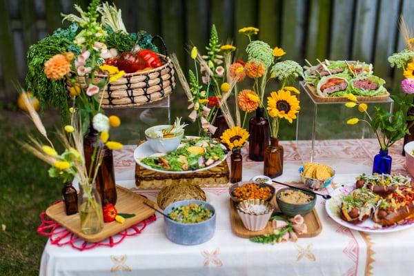 BBQ in Style: The Prettiest Way to Set Up a BBQ Buffet